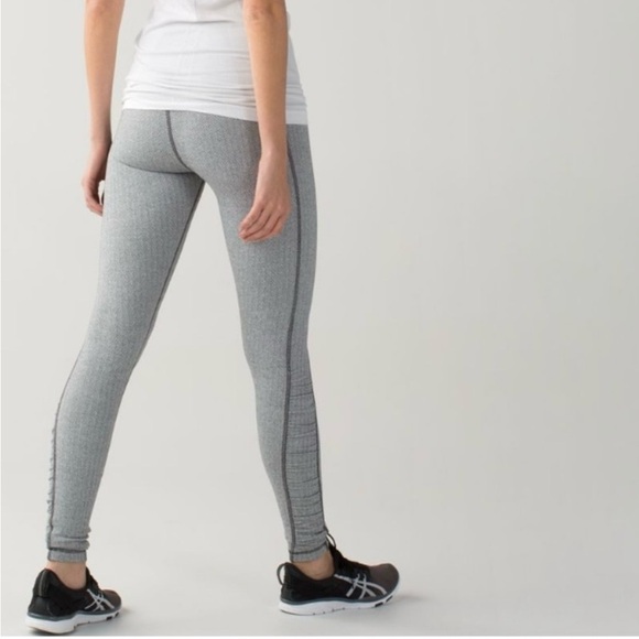 🐼Women Lululemon Athletica Gray and Black Leggings, size 4 - Picture 1 of 12